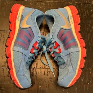 Nike women’s size 11 tennis shoes